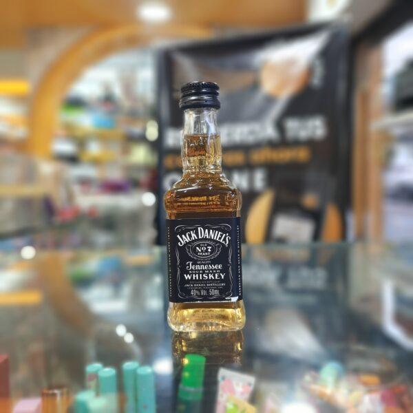 JACK DANIELS BOURBON AMERICANO 50ML LA BOLA DE ORO QUITO